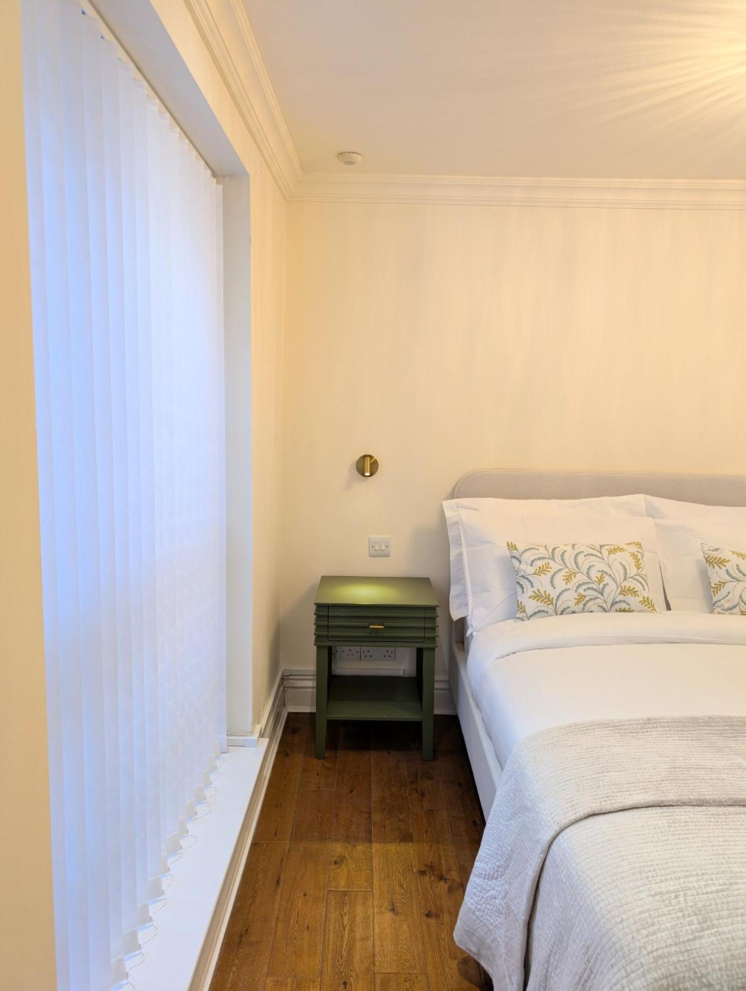Mayfair Place 8 Yard *