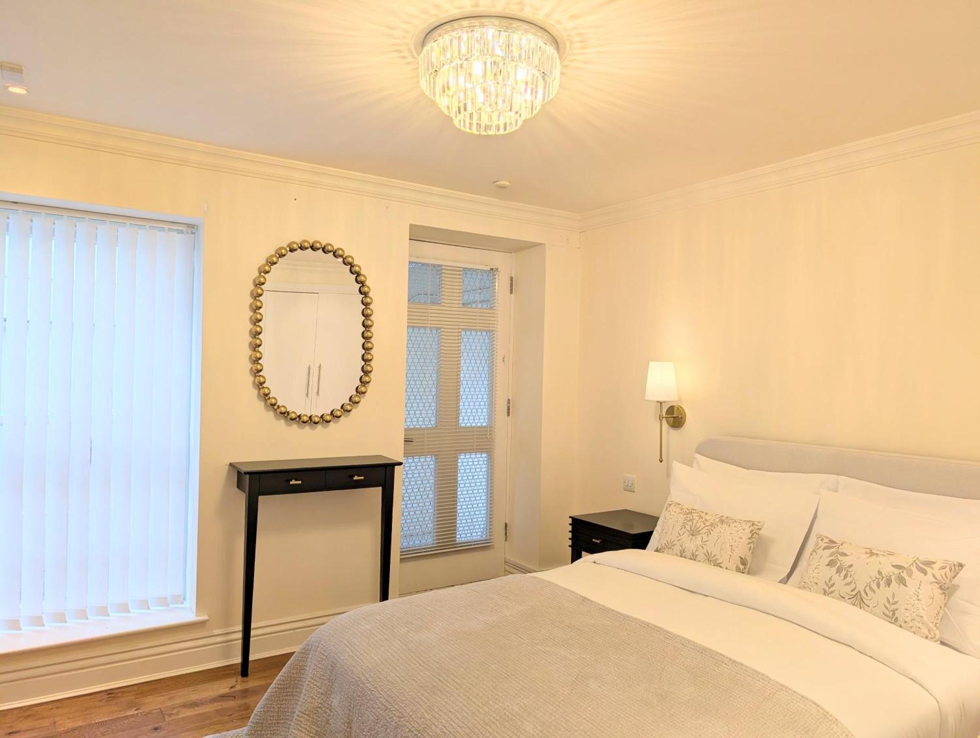 Mayfair Place 8 Yard *