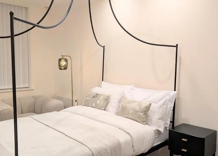 Mayfair Place 8 Yard